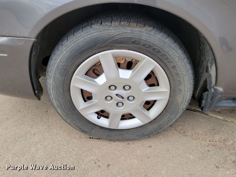 image for item LL9692 2004 Ford Taurus LX