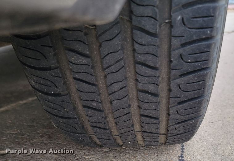 image for item LL9692 2004 Ford Taurus LX