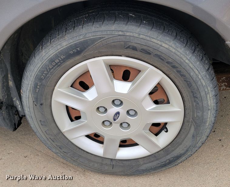 image for item LL9692 2004 Ford Taurus LX