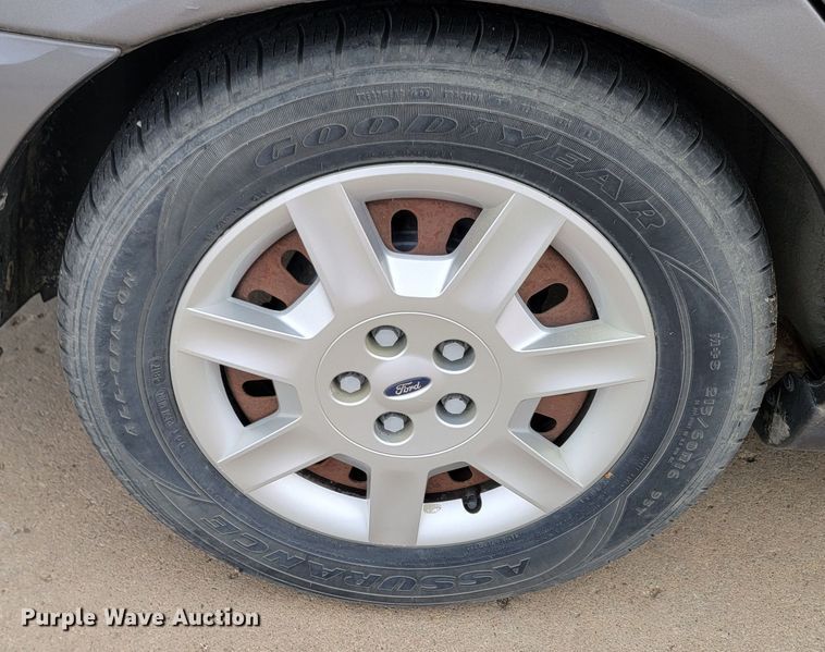 image for item LL9692 2004 Ford Taurus LX