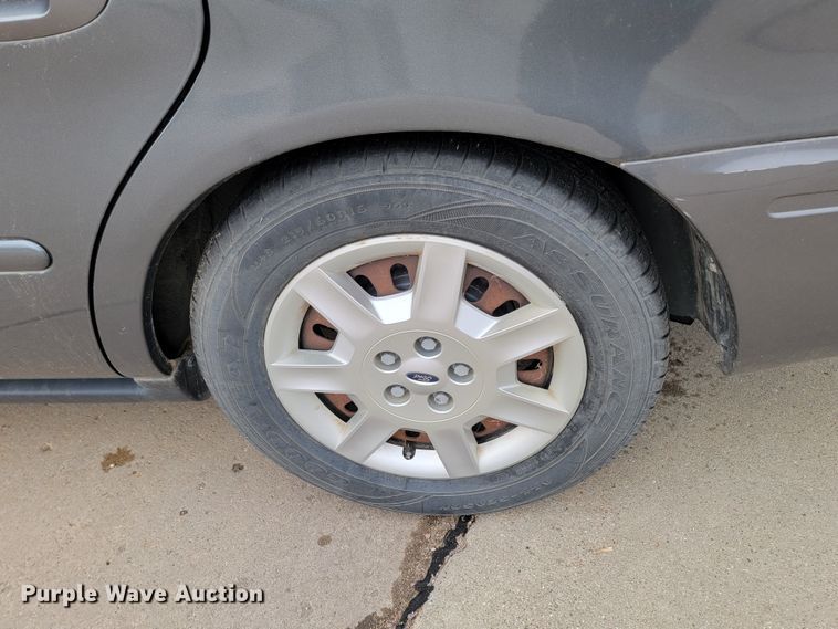 image for item LL9692 2004 Ford Taurus LX