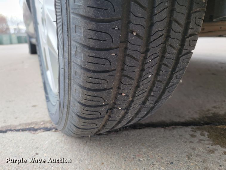 image for item LL9692 2004 Ford Taurus LX