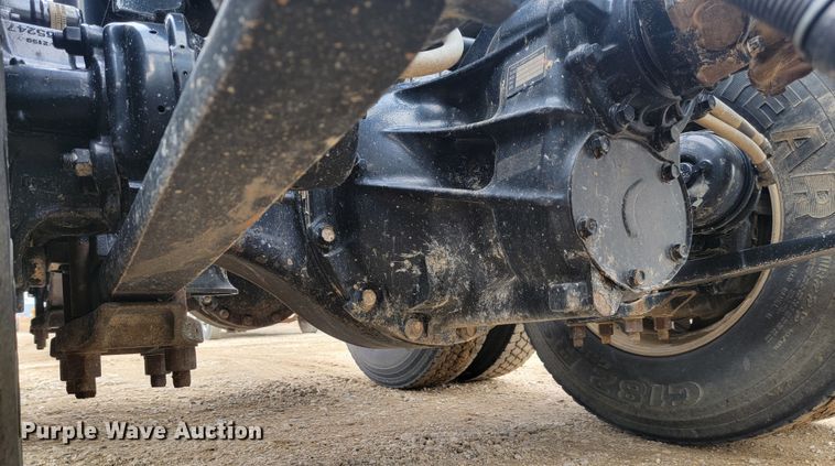 image for item LL9695 2013 Freightliner Cascadia semi truck