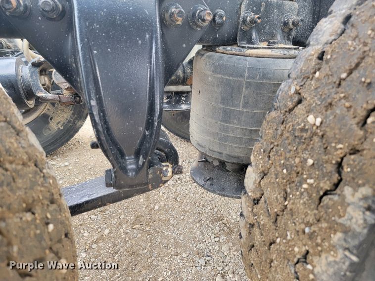 image for item LL9695 2013 Freightliner Cascadia semi truck