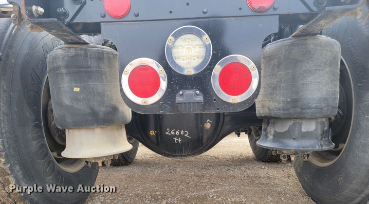 image for item LL9695 2013 Freightliner Cascadia semi truck