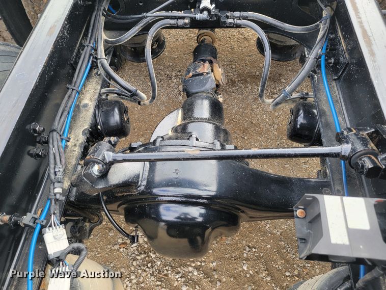 image for item LL9695 2013 Freightliner Cascadia semi truck