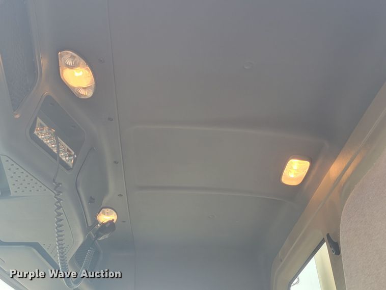 image for item LL9695 2013 Freightliner Cascadia semi truck