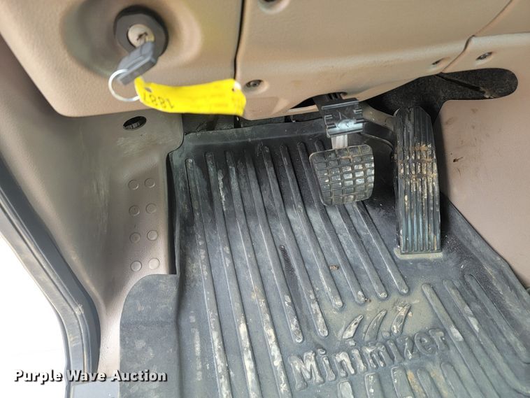 image for item LL9695 2013 Freightliner Cascadia semi truck