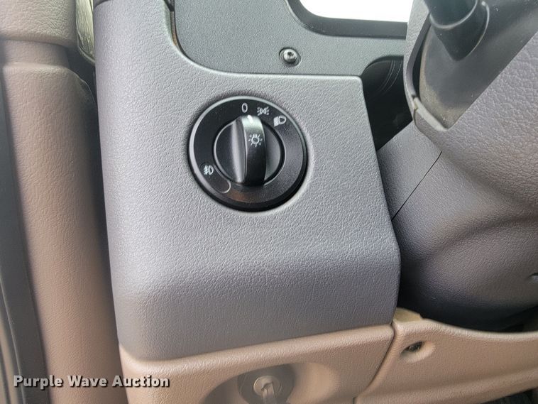 image for item LL9695 2013 Freightliner Cascadia semi truck