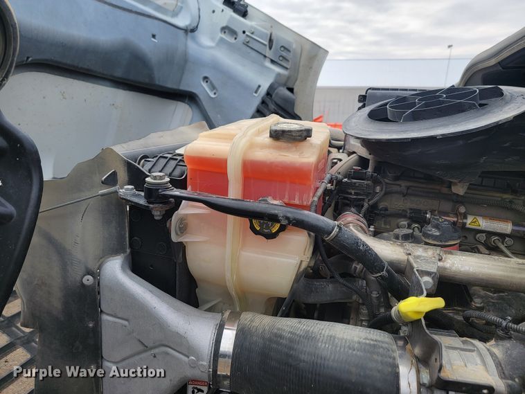 image for item LL9695 2013 Freightliner Cascadia semi truck