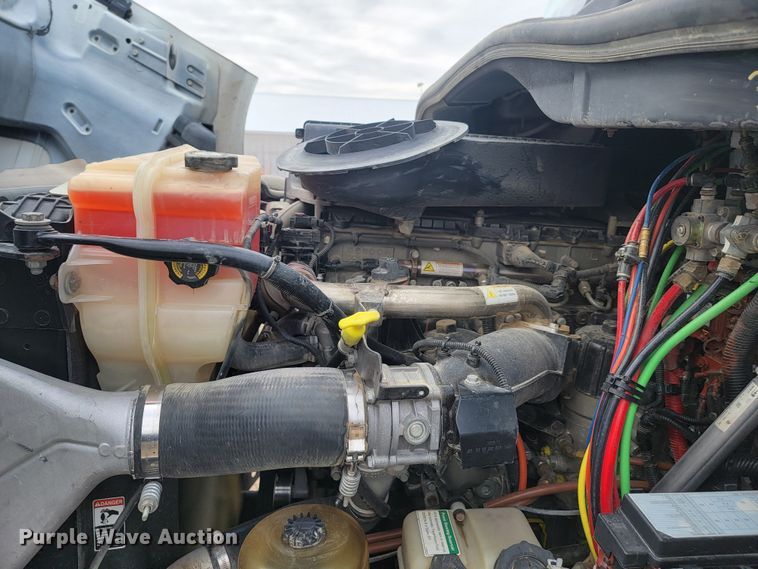 image for item LL9695 2013 Freightliner Cascadia semi truck