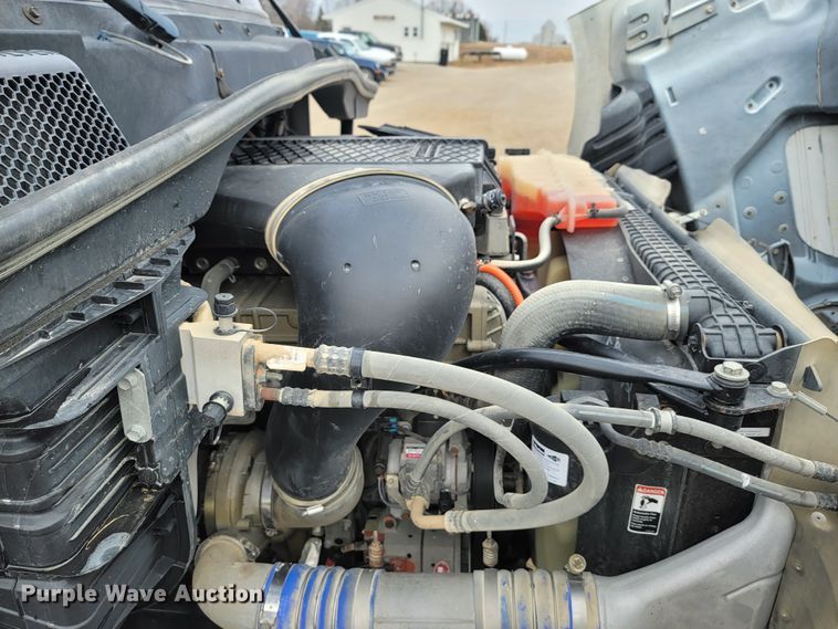 image for item LL9695 2013 Freightliner Cascadia semi truck