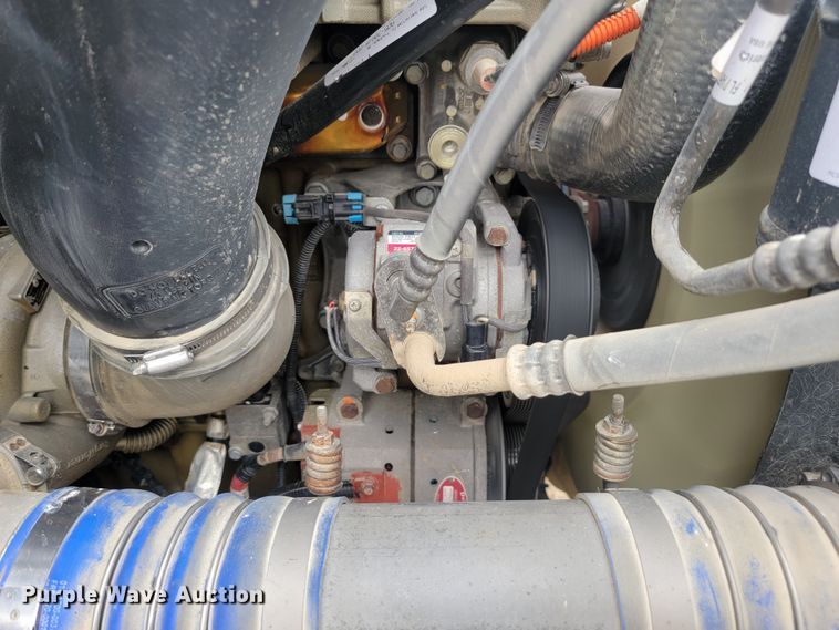 image for item LL9695 2013 Freightliner Cascadia semi truck