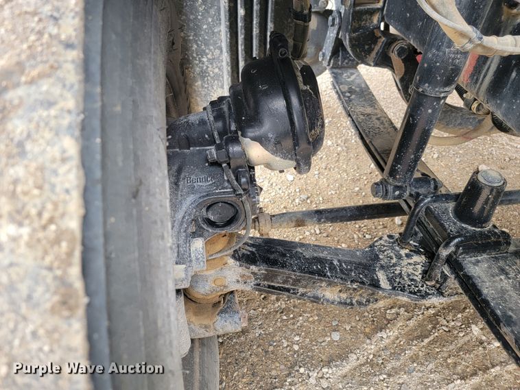 image for item LL9695 2013 Freightliner Cascadia semi truck