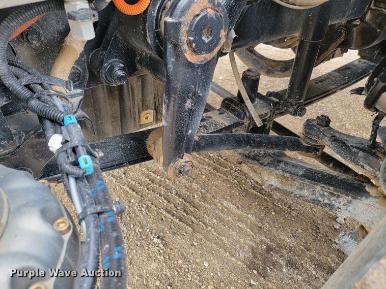 image for item LL9695 2013 Freightliner Cascadia semi truck