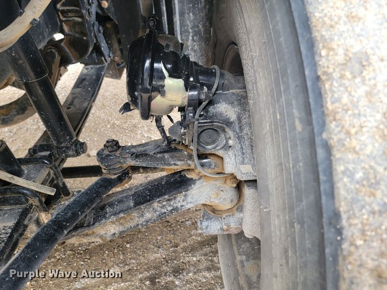 image for item LL9695 2013 Freightliner Cascadia semi truck