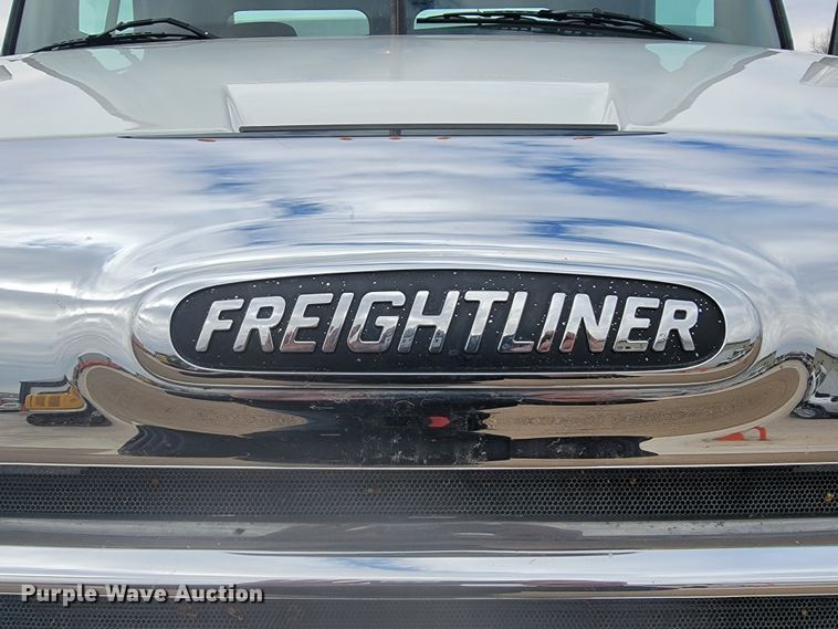 image for item LL9695 2013 Freightliner Cascadia semi truck