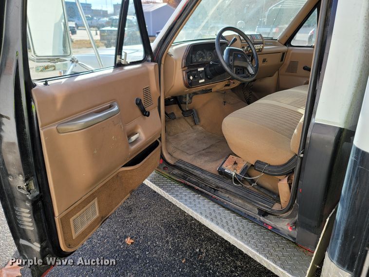 image for item LN9719 1991 Ford F350  ambulance