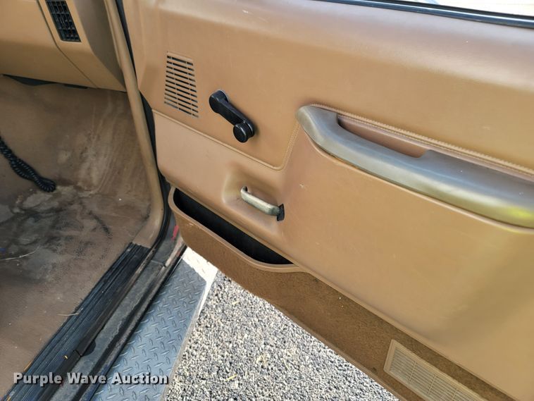 image for item LN9719 1991 Ford F350  ambulance