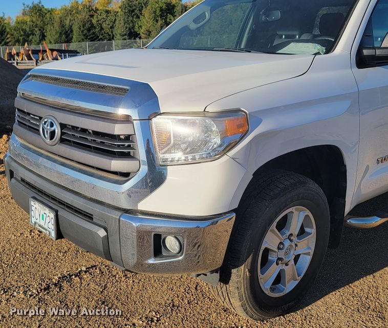 image for item LO9098 2014 Toyota Tundra  Double Cab pickup truck