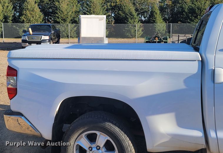 image for item LO9098 2014 Toyota Tundra  Double Cab pickup truck