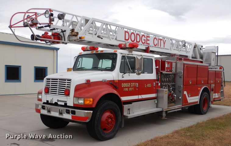 image for item LU9746 1994 International 4900  ladder fire truck