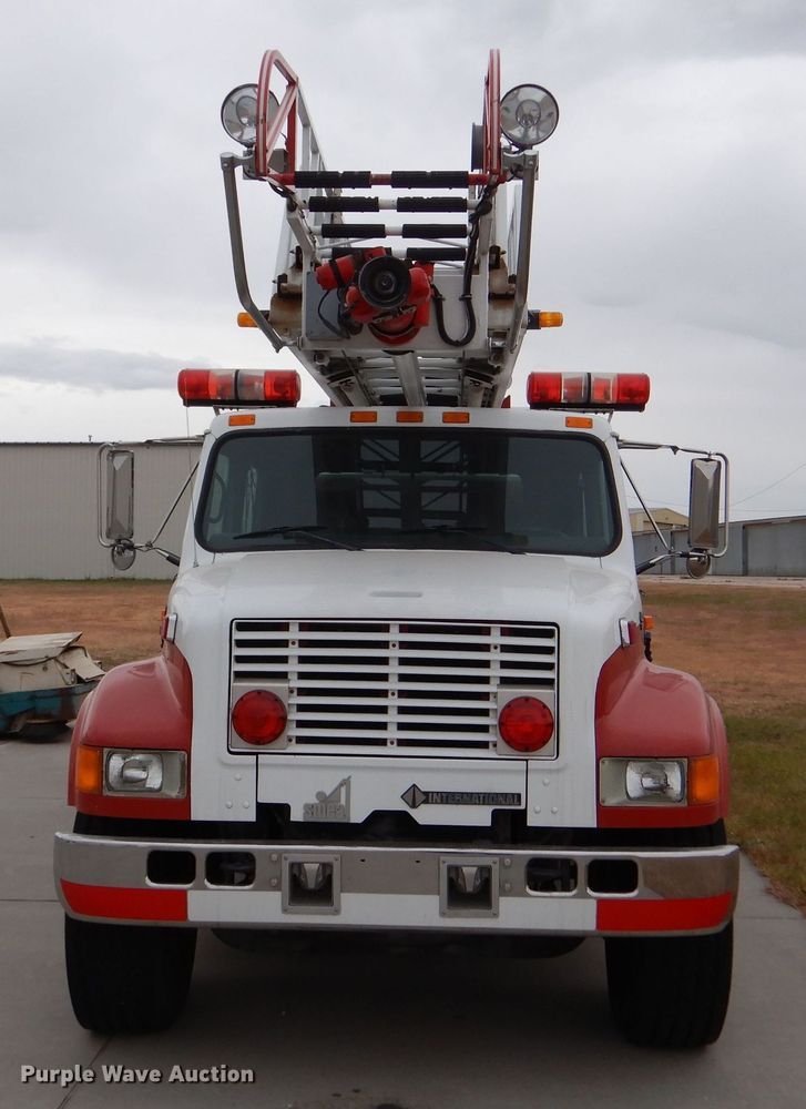 image for item LU9746 1994 International 4900  ladder fire truck