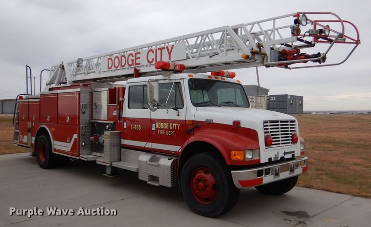 image for item LU9746 1994 International 4900  ladder fire truck