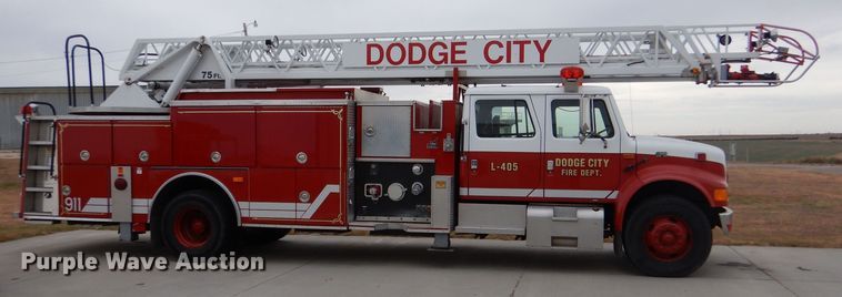 image for item LU9746 1994 International 4900  ladder fire truck