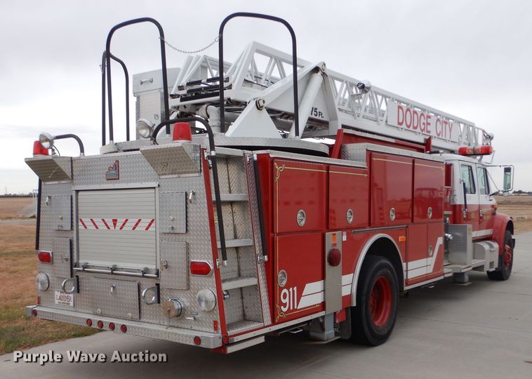 image for item LU9746 1994 International 4900  ladder fire truck
