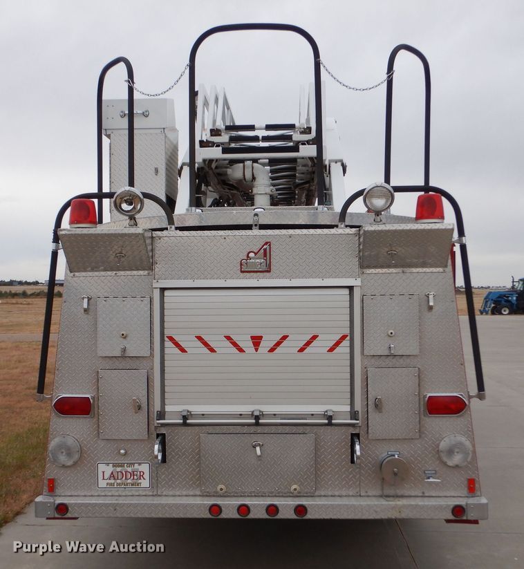 image for item LU9746 1994 International 4900  ladder fire truck