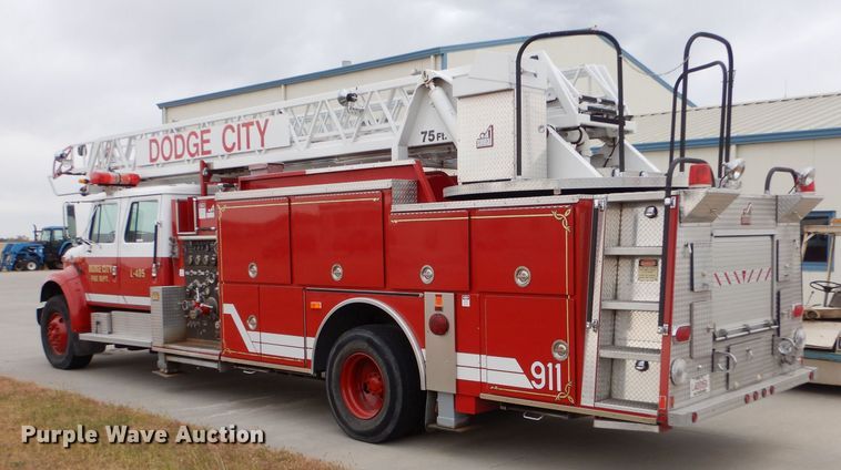 image for item LU9746 1994 International 4900  ladder fire truck