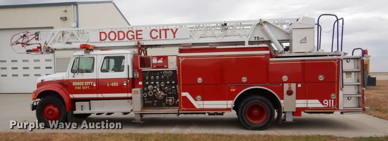 image for item LU9746 1994 International 4900  ladder fire truck