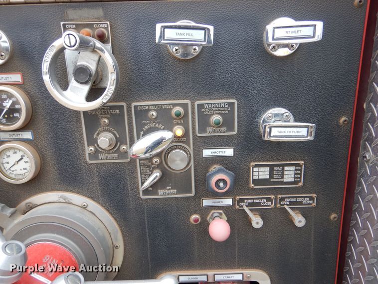 image for item LU9746 1994 International 4900  ladder fire truck