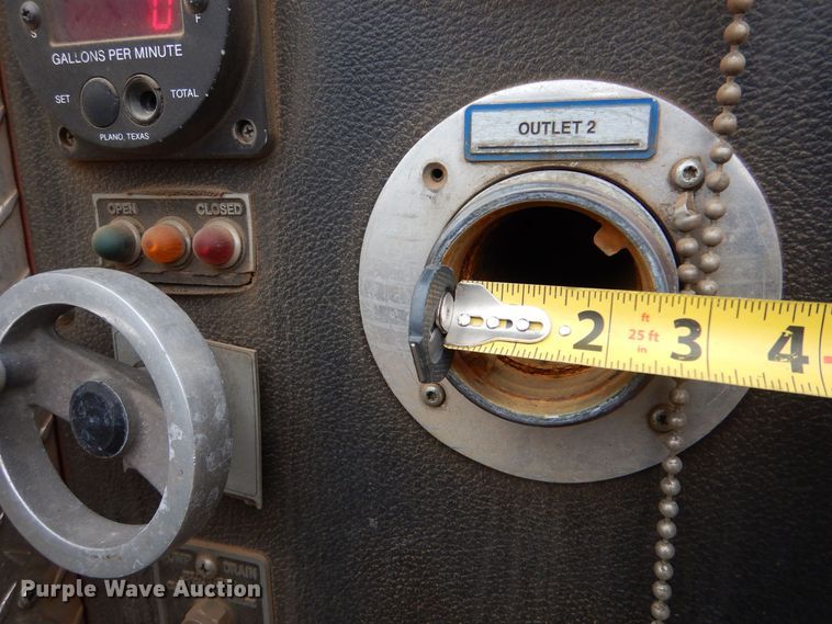 image for item LU9746 1994 International 4900  ladder fire truck