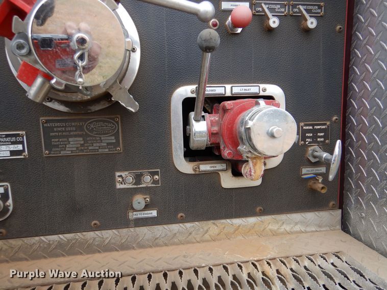 image for item LU9746 1994 International 4900  ladder fire truck