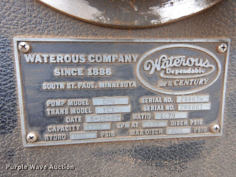 image for item LU9746 1994 International 4900  ladder fire truck