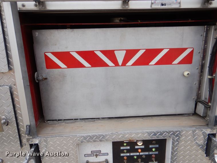 image for item LU9746 1994 International 4900  ladder fire truck