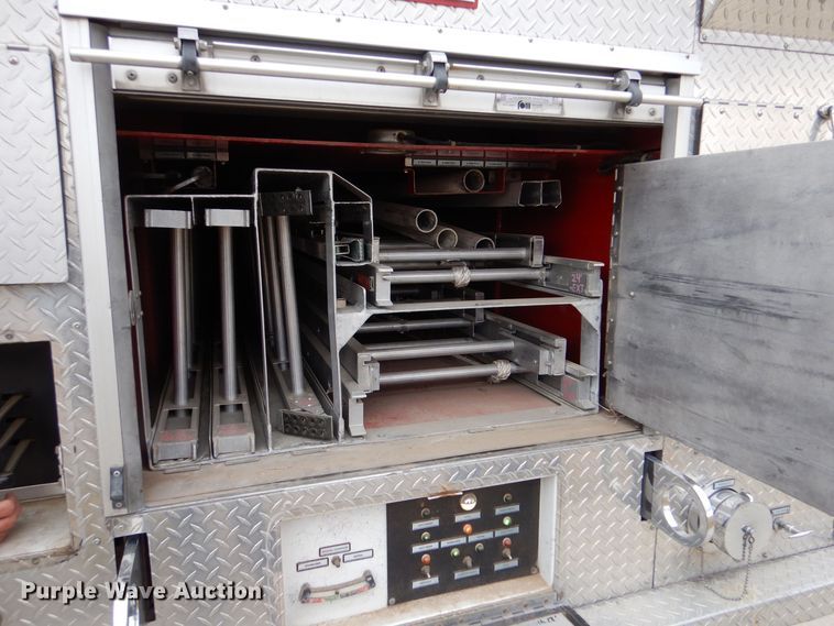 image for item LU9746 1994 International 4900  ladder fire truck