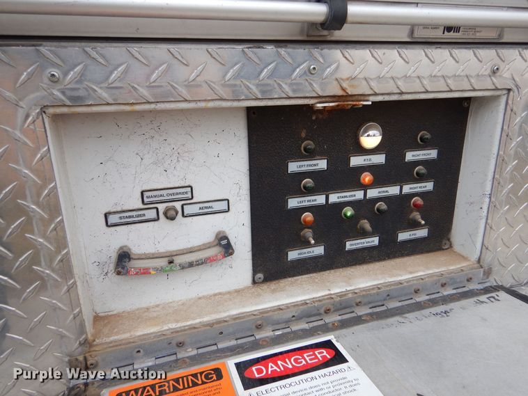 image for item LU9746 1994 International 4900  ladder fire truck