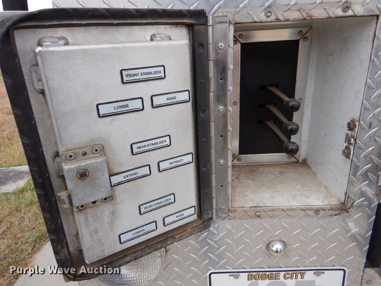 image for item LU9746 1994 International 4900  ladder fire truck