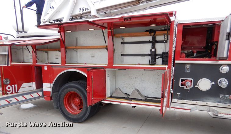 image for item LU9746 1994 International 4900  ladder fire truck
