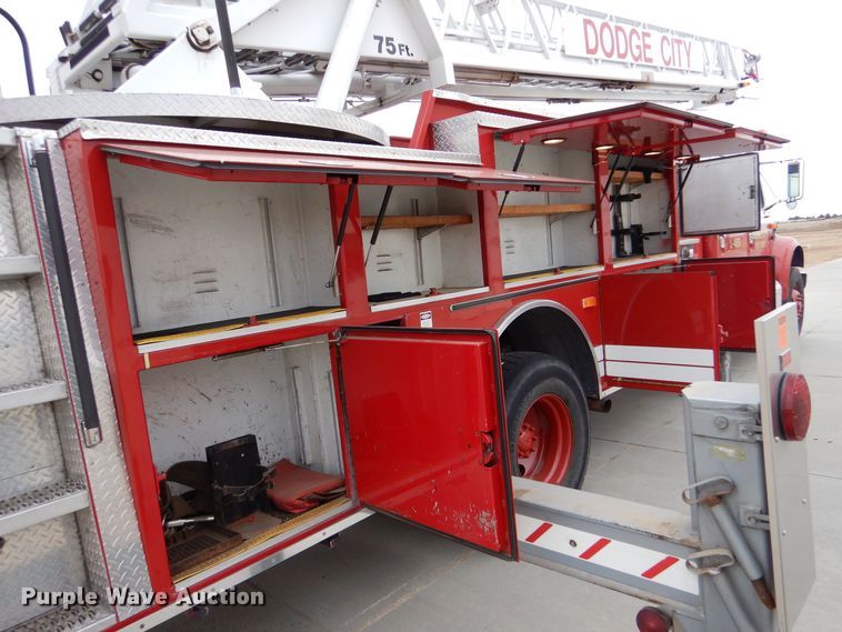 image for item LU9746 1994 International 4900  ladder fire truck