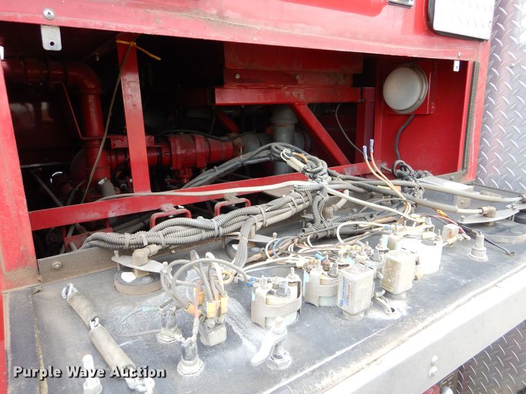 image for item LU9746 1994 International 4900  ladder fire truck