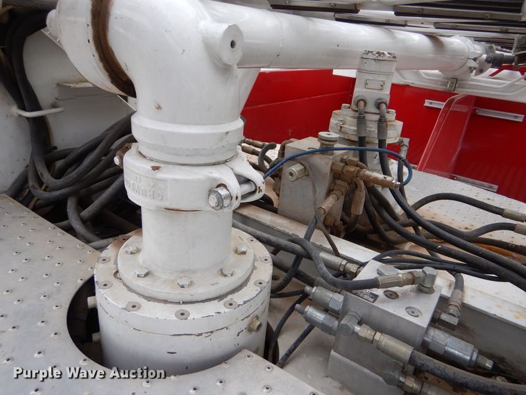 image for item LU9746 1994 International 4900  ladder fire truck