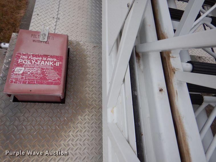 image for item LU9746 1994 International 4900  ladder fire truck