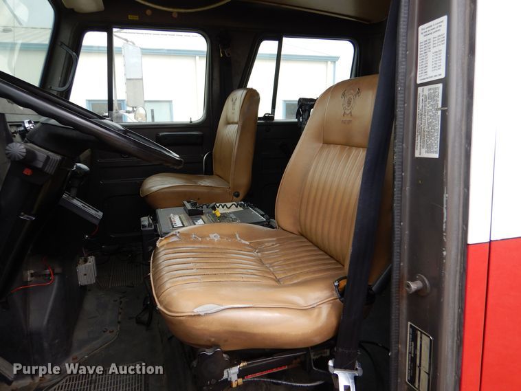 image for item LU9746 1994 International 4900  ladder fire truck