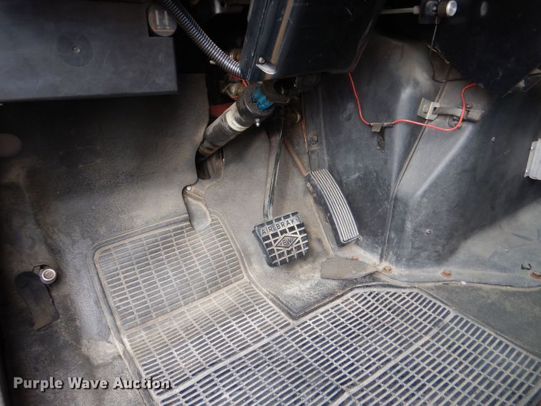 image for item LU9746 1994 International 4900  ladder fire truck