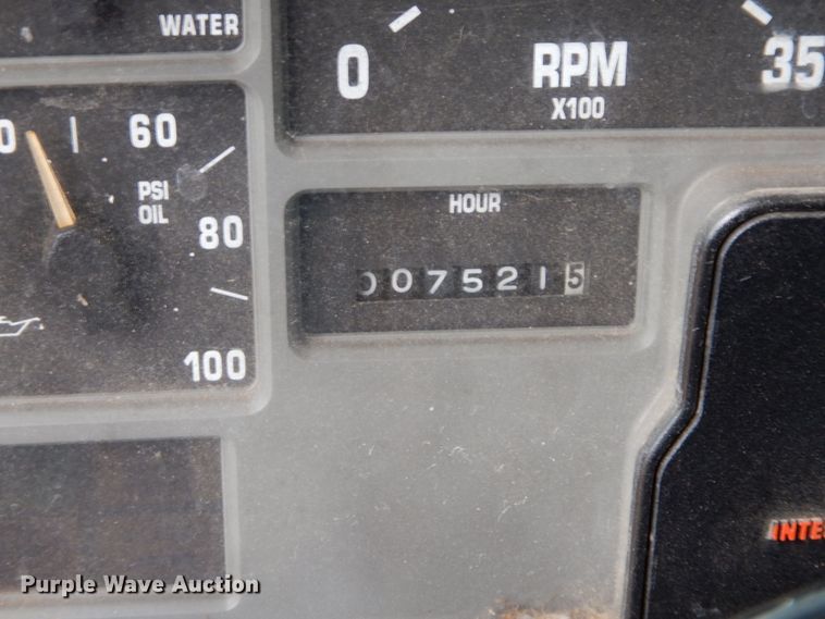 image for item LU9746 1994 International 4900  ladder fire truck