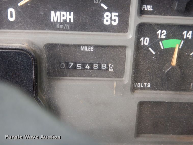 image for item LU9746 1994 International 4900  ladder fire truck